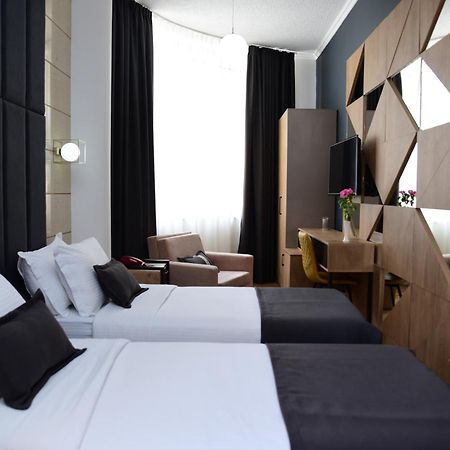 Hotel Comfort Tirana Habitación foto