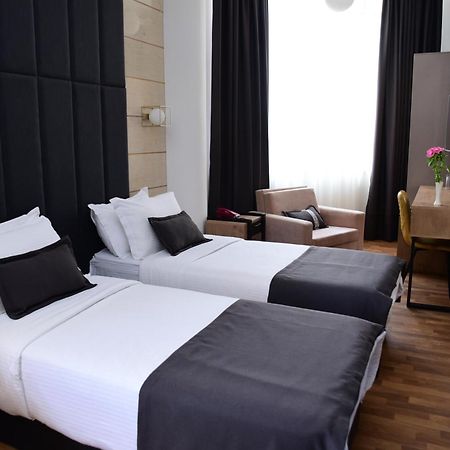 Hotel Comfort Tirana Habitación foto