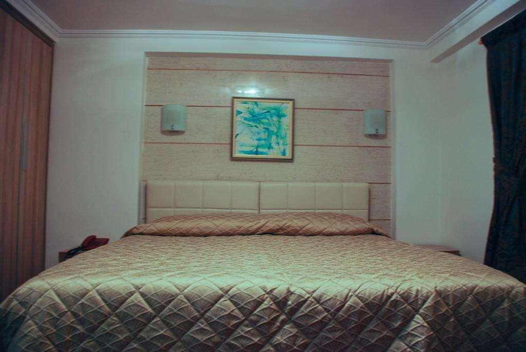 Hotel Comfort Tirana Habitación foto