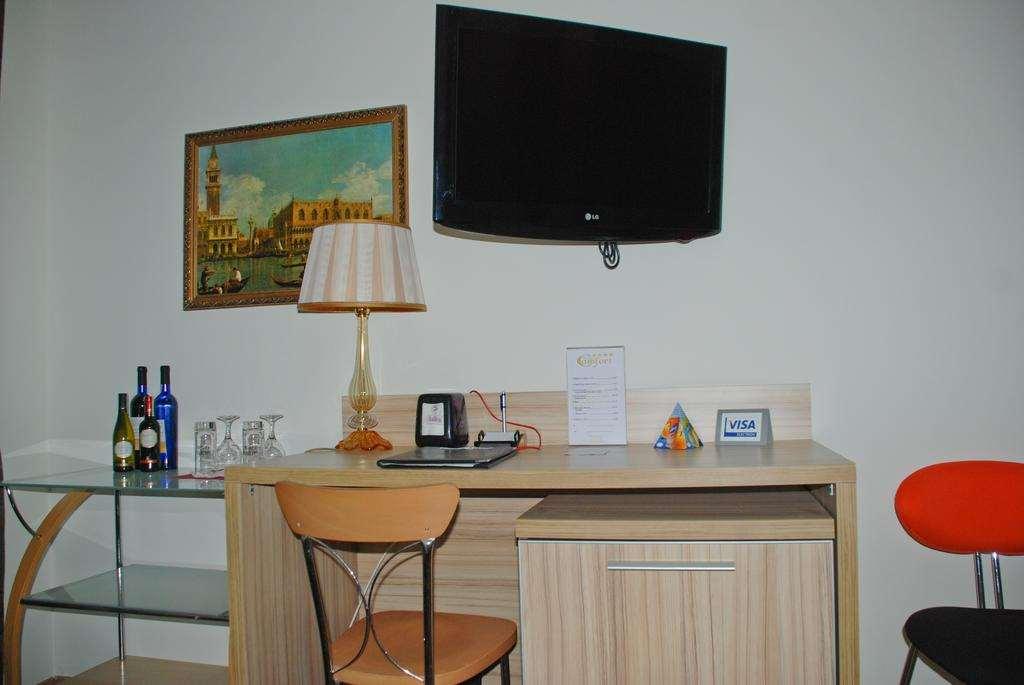 Hotel Comfort Tirana Habitación foto