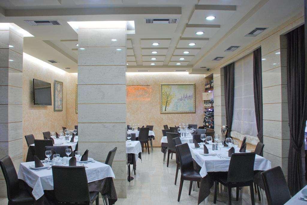Hotel Comfort Tirana Restaurante foto